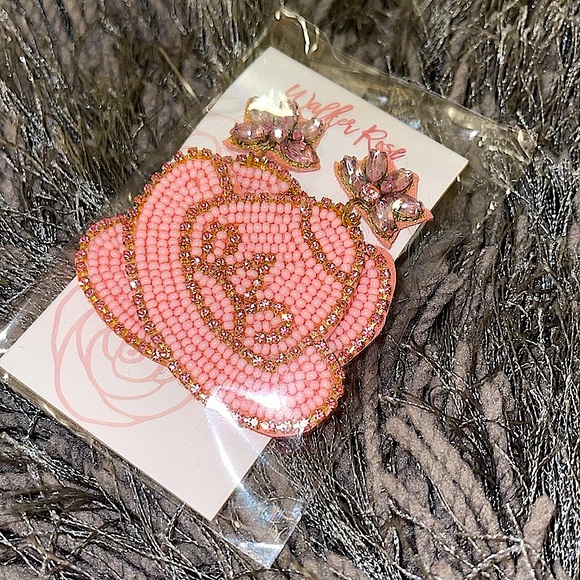 🆕🌿🩷WALKER ROSE: Pink Bead & Crystal Hat Earrings - Picture 8 of 11